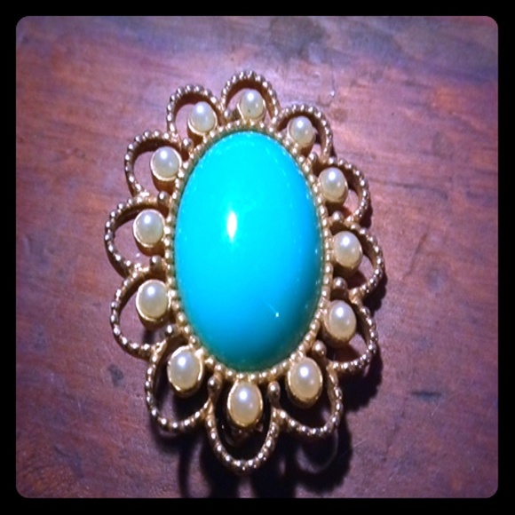 sarah Jewelry - Broach